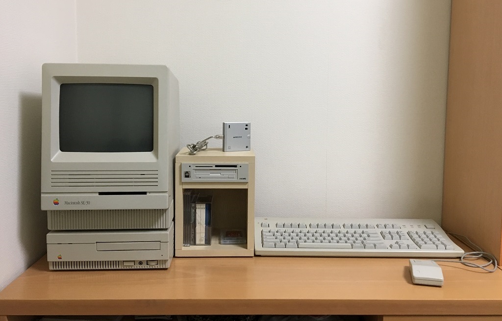 Macintosh SE/30 (マウス,キーボード,フロッピーディスク等付属) - Mac